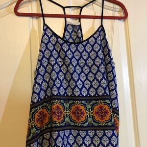 Patterned flowy tank